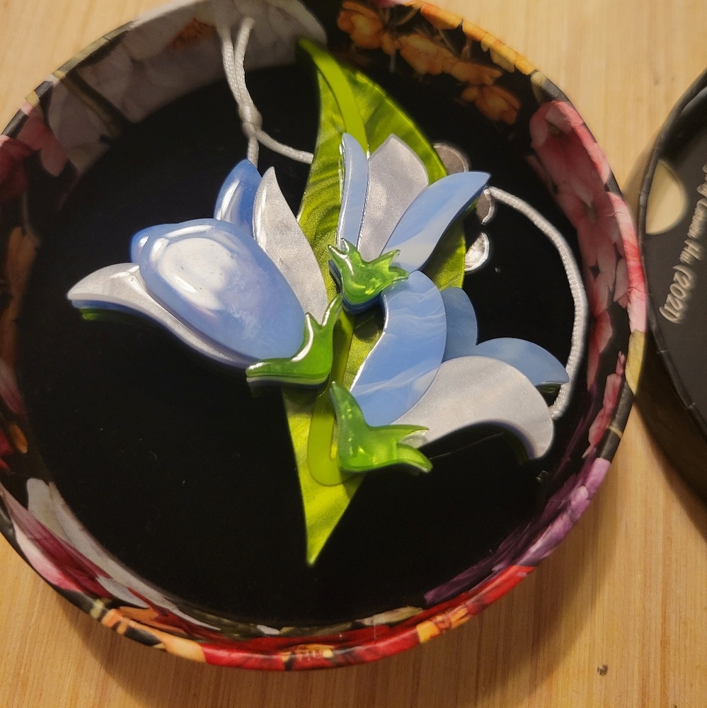 Erstwilder Bluebell brooch